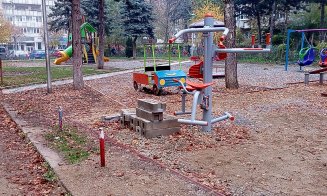 Bunicii din Mănăştur s-au săturat să stea DREPŢI şi vor băncile înapoi. Parcul de pe Islazului "jefuit" de locurile de repaus