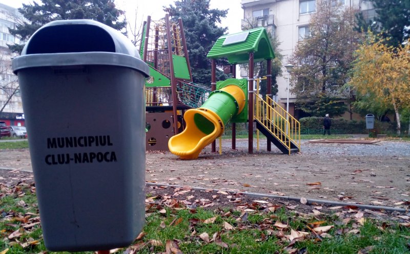 Vârstnicii din Mănăştur s-au săturat să stea DREPŢI şi vor băncile înapoi. Parcul de pe Islazului "jefuit" de locurile de repaus