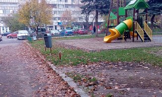 Bunicii din Mănăştur s-au săturat să stea DREPŢI şi vor băncile înapoi. Parcul de pe Islazului "jefuit" de locurile de repaus