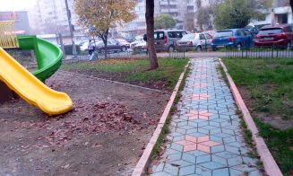 Bunicii din Mănăştur s-au săturat să stea DREPŢI şi vor băncile înapoi. Parcul de pe Islazului "jefuit" de locurile de repaus