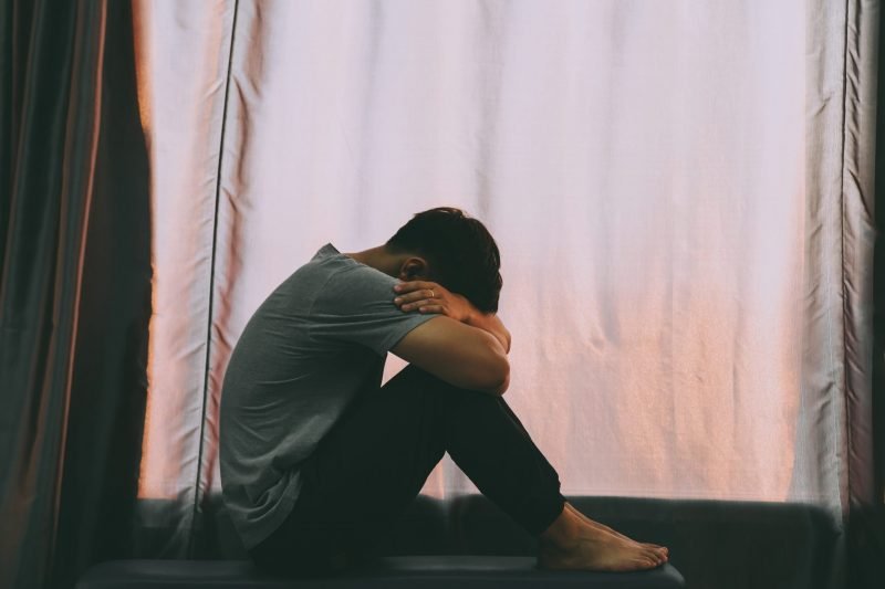 Caz ȘOCANT! Adolescent de 16 ani, îmbătat și violat într-un hotel