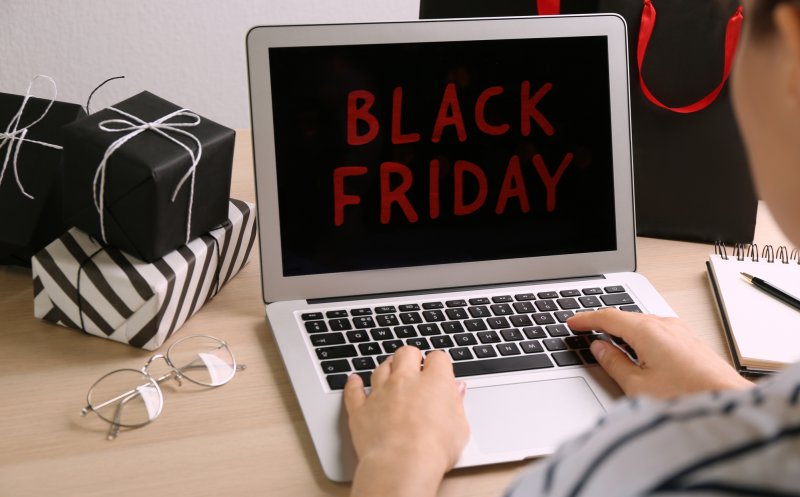 Black Friday. Un nou record. Comenzi de peste 150 mil. lei în primele 30 de minute. Clujul, în topul achizițiilor. Ce și-au cumpărat românii?