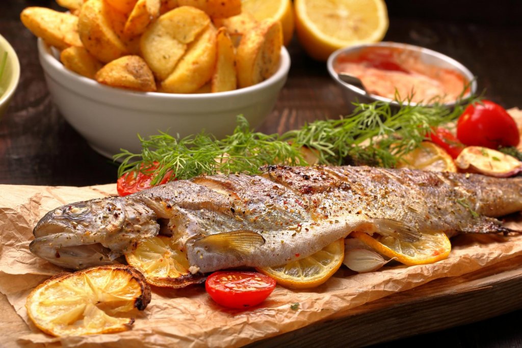 Românii, mari fani pește. Oamenii consumă cu 2 kg mai mult față de acum 13 ani