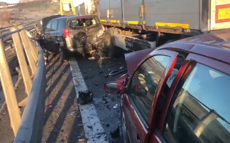 CARAMBOL cu 11 autovehicule pe Autostrada Transilvania A3 /  Circulaţia rutieră a fost reluată