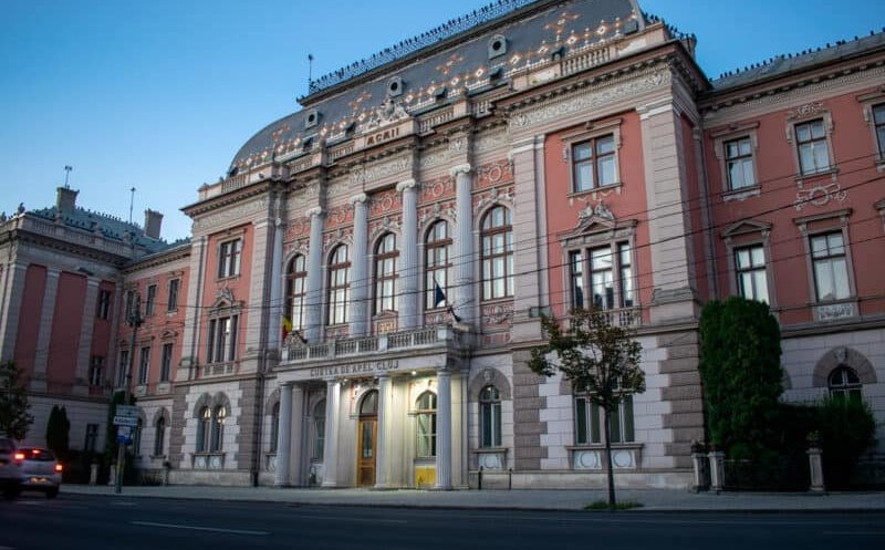 Vicepreşedintele Curţii de Apel şi un judecător clujean, eliberaţi din funcţii de Iohannis