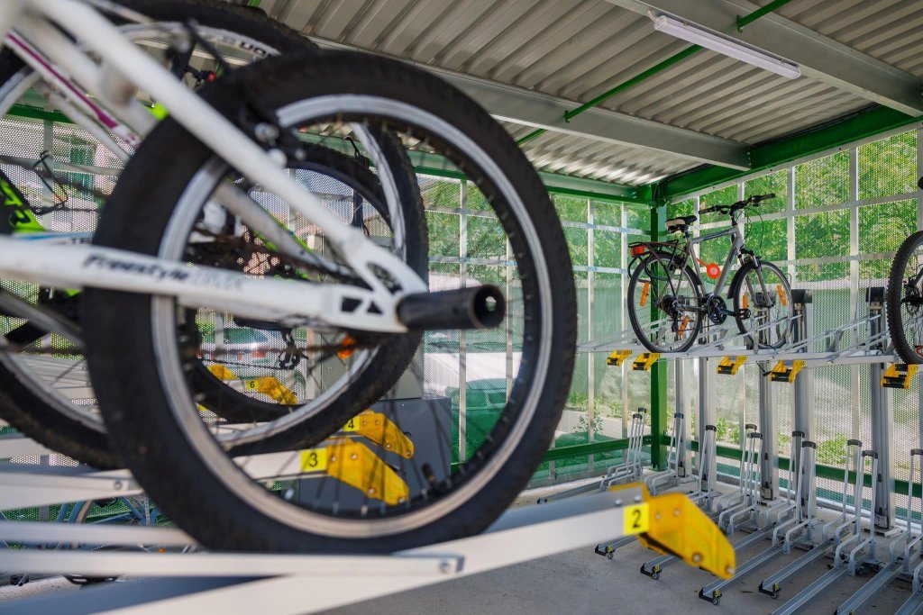 Parcări securizate pentru biciclete în Cluj-Napoca: Unde vor fi amplasate următoarele containere
