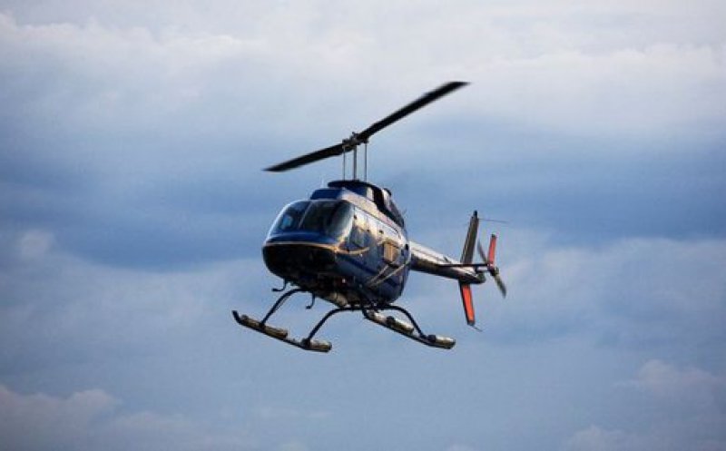 Incident aviatic în Timișoara. Un elicopter a fost răsturnat de vânt. Piloții au scăpat