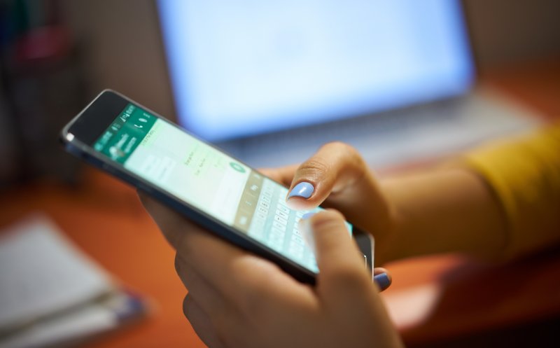 Actualizare de tip notițe la WhatsApp. Utilizatorii îşi pot trimite singuri mesaje exact ca la Facebook Messenger