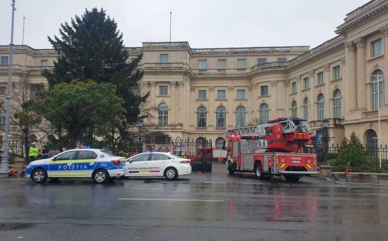 Incendiu la Palatul Regal. 8 autospeciale au stins focul iar nimeni nu a fost rănit