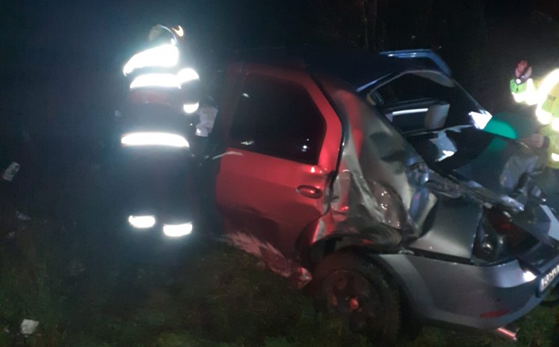 Mașină răsturnată pe un drum din Cluj. Patru tineri au ajuns la spital