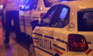 Sicanare în trafic, terminată la spital și în arest. Un bărbat și o femeie, reținuți de polițiști după ce au lovit intenționat cu mașina două persoane