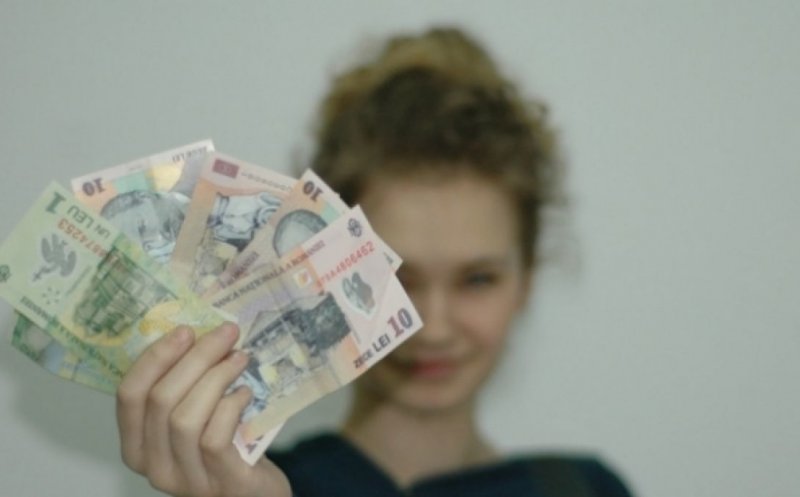 Alocațiile copiilor cresc de la 1 ianuarie cu 5,1%. Cei cu vârste între 2 și 18 ani vor primi 12 lei în plus