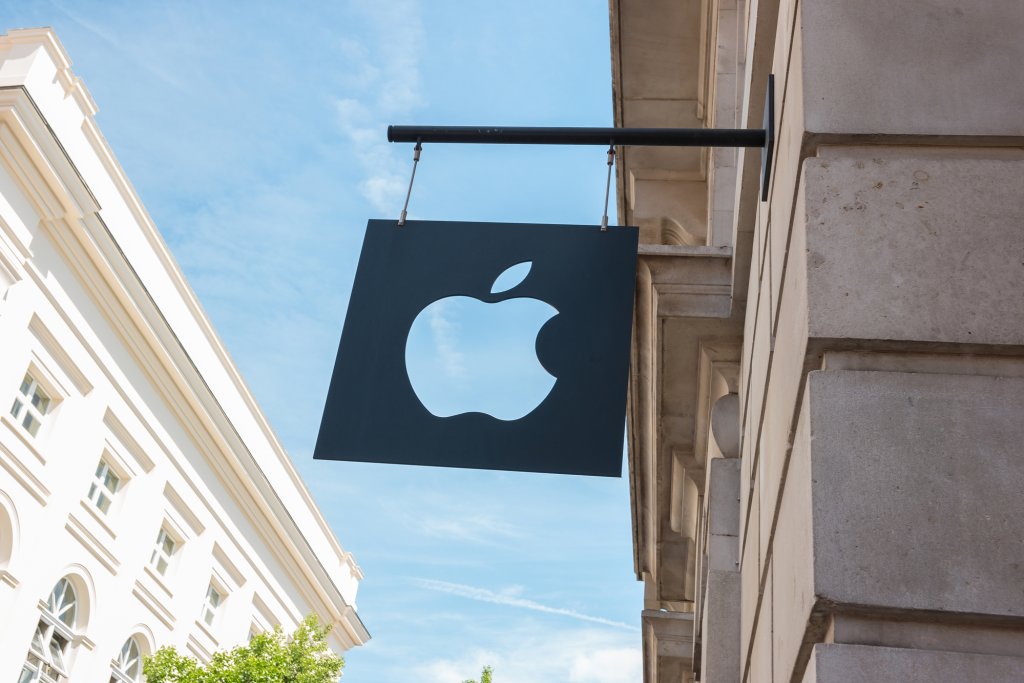 „Fake-uri” Apple și Transformers de jumătate de milion de lei au fost confiscate la o vamă din România