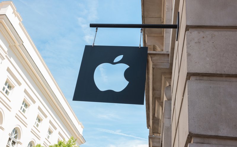 „Fake-uri” Apple și Transformers de jumătate de milion de lei au fost confiscate la o vamă din România