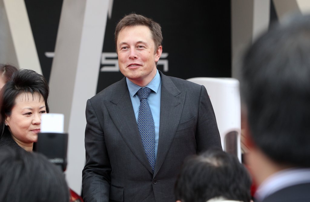 Să pierzi 100 de miliarde de dolari (record) și să rămâi tot cel mai bogat om din lume. Elon Musk e în continuare numărul 1 mondial