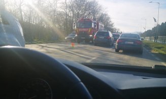 Accident cu trei mașini în Florești. Un bărbat a ajuns la spital