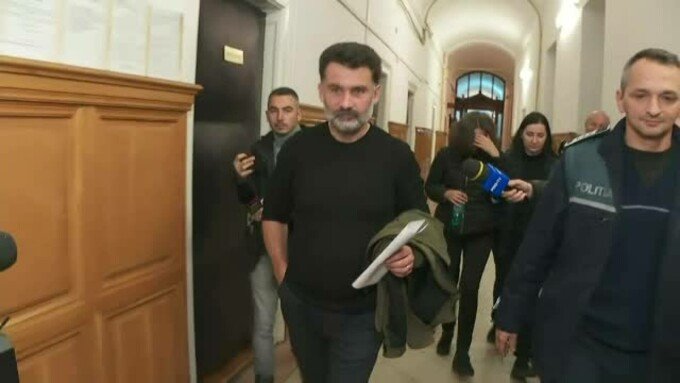 Magistrații clujeni l-au arestat pe fostul director de penitenciar care i-a solicitat favoruri sexuale unei angajate. "M-a prins de gât, m-a strangulat și m-a izbit de ușă"