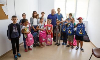 Școala a început de luni bune, dar copiii primesc doar acum bani de rechizite și haine de la stat. Peste 160.000 de beneficiari