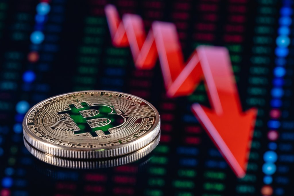 Bitcoin-ul se prăbușește. Protestele din China influențează prețul criptomonedei. Tot mai multe fraude în UK
