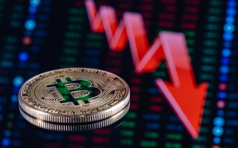 Bitcoin-ul se prăbușește. Protestele din China influențează prețul criptomonedei. Tot mai multe fraude în UK