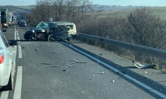 Accident între o maşină şi un camion pe Cluj - Oradea. O femeie a murit/ Trafic blocat