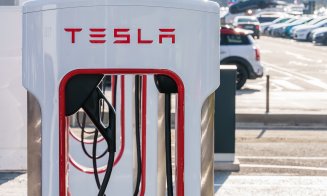 Tesla deschide la VIVO! prima stație de încărcare rapidă din Cluj-Napoca