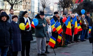 Cum au început manifestările de 1 Decembrie la Cluj-Napoca: depunere de coroane în Piața Mihai Viteazul