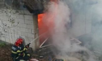 Cluj: INCENDIU la o magazie plină cu vopseluri, lacuri și drujbe pe benzină