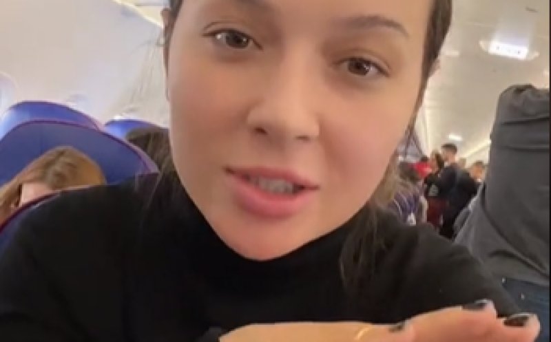 Vlăduța Lupău se plânge de Wizz Air. Artista din Cluj: „Ne țin de 7 ore nemâncați”