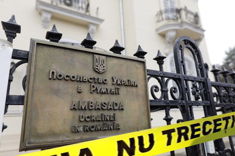 OCHI DE ANIMALE, în plicurile suspecte trimise la ambasada Ucrainei din București