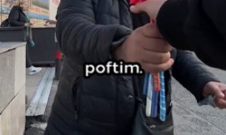 Omenia răsplătită la Cluj. Gest generos al unei vânzătoare de lângă Iulius Mall: „Nu-s cerșetoare. Am muncit o lună pentru botele astea”