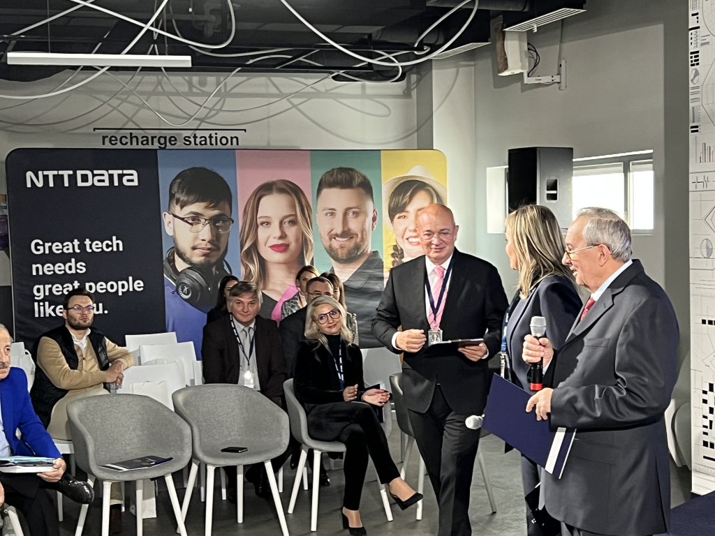 „Greii" din IT-ul clujean s-au întâlnit la sediul NTT DATA Romania