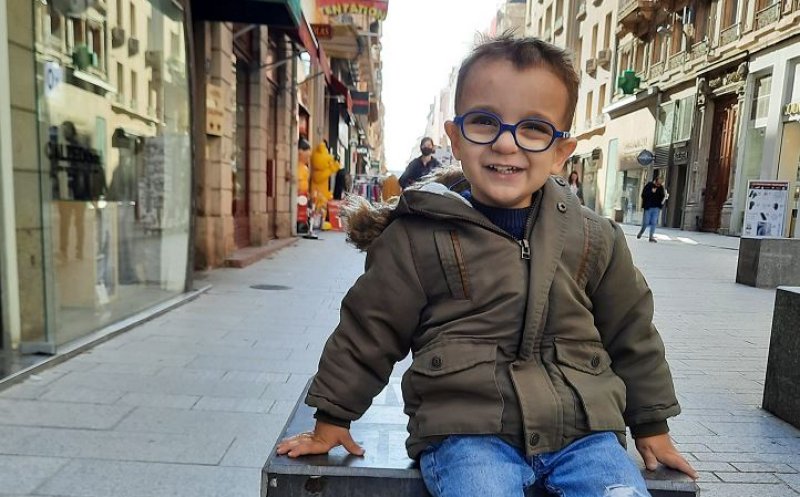 Copil din Cluj, bolnav de cancer, salvat de oamenii care au pus mână de la mână: "L-au salvat pe Fabian. Nu aveam cum să achităm singuri toate cheltuielile"