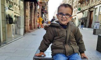 Copil din Cluj, bolnav de cancer, salvat de oamenii care au pus mână de la mână: "L-au salvat pe Fabian. Nu aveam cum să achităm singuri toate cheltuielile"