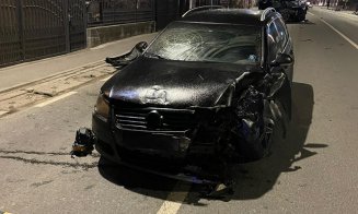 ACCIDENT cu 3 maşini în Floreşti, după miezul nopţii: Viraj fără acordare de prioritate, cu maşini făcute praf