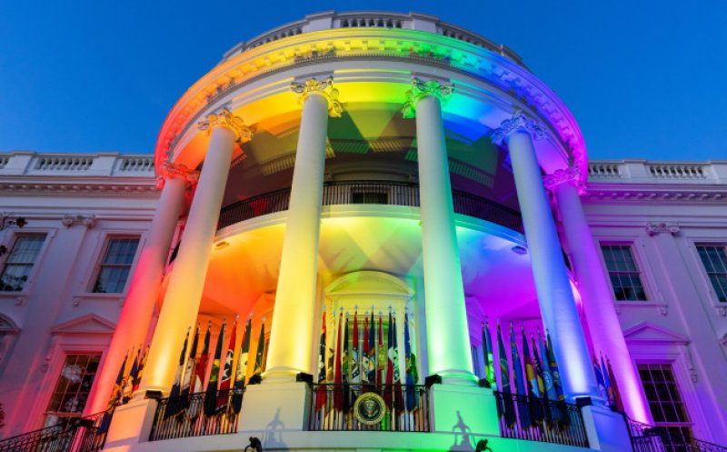 Joe Biden a semnat legea pentru căsătoriile gay. Casa Albă, iluminată în culorile curcubeului