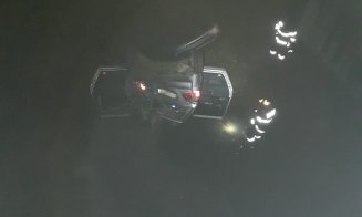 ACCIDENT în județul Cluj: Au plonjat cu mașina în râu la sub 0 grade