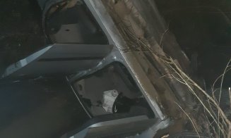 ACCIDENT în județul Cluj: Au plonjat cu mașina în râu la sub 0 grade
