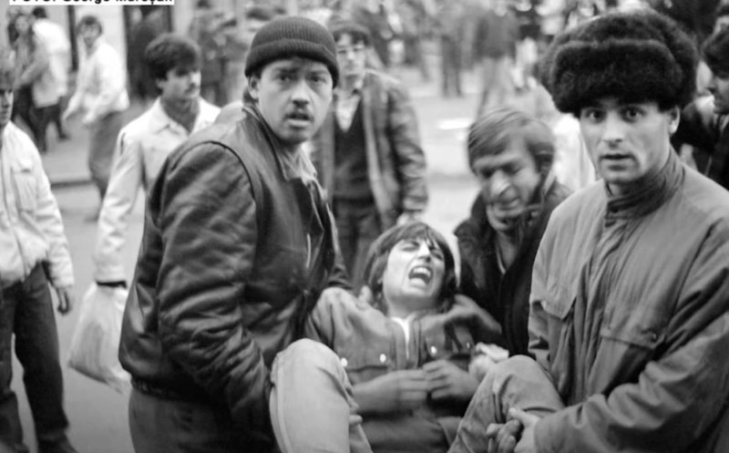 Documentarul „Mărturii fotografice de la Revoluție. Cluj-Napoca, Decembrie 1989″ se lansează astăzi, la Cinema Mărăşti
