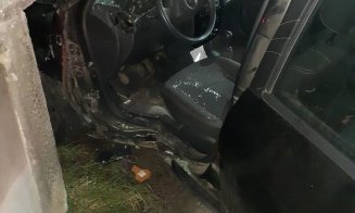 Viraj la stânga şi... a băgat maşina în gard. A intervenit descarcerarea pentru a extrage victima