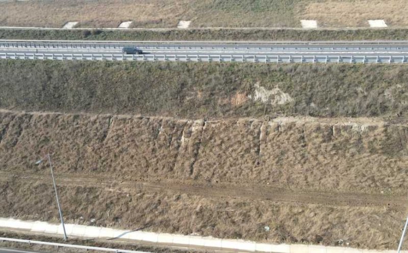 Inaugurată recent, o porțiune din Autostrada A10 Sebeș-Turda o ia la vale