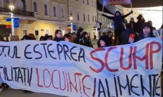 Protest la Cluj împotriva scumpirilor și a evacuărilor: "Scumpirile la noi, profitul la voi"/"Locuințe pentru toți, nu doar pentru mafioți"