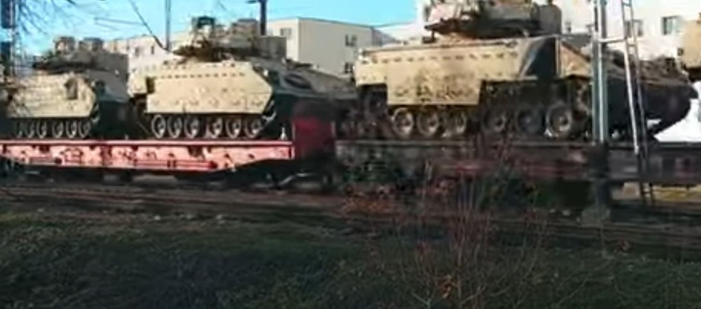 Transport de tancuri americane pe calea ferată prin Cluj