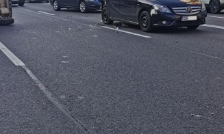 ACCIDENT cu două mașini în Mărăști. Una s-a răsturnat
