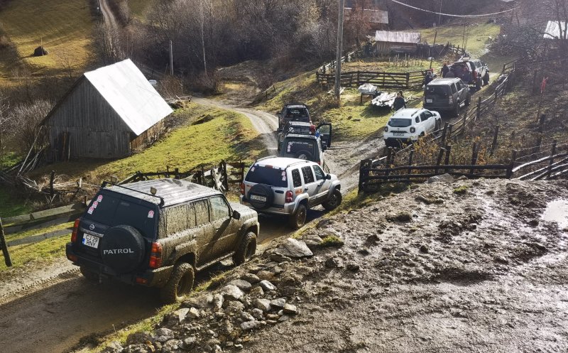 Cadourile de la Moșu' trimise în Apuseni cu "renii 4x4" de la CERT Transilvania au ajuns la destinatari