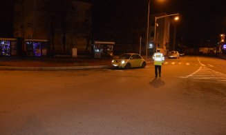 Cluj: Tânără drogată, prinsă de polițiști în toiul nopții. 7 permise și 3 certificate de înmatriculare reținute de oamenii legii