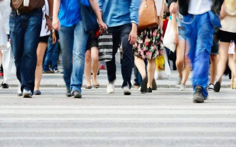 A fost aprobată Strategia Naţională pentru egalitate de şanse. "6 din 10 români consideră că locul femeii este la cratiţă"
