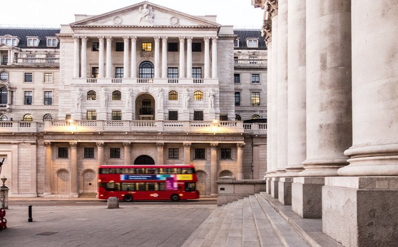 Cum arată noile bancnote din Marea Britanie cu chipul regelui Charles/ Când intră în circulaţie