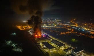 Incendiul de la Tetarom! Se degajă un fum gros deasupra orașului