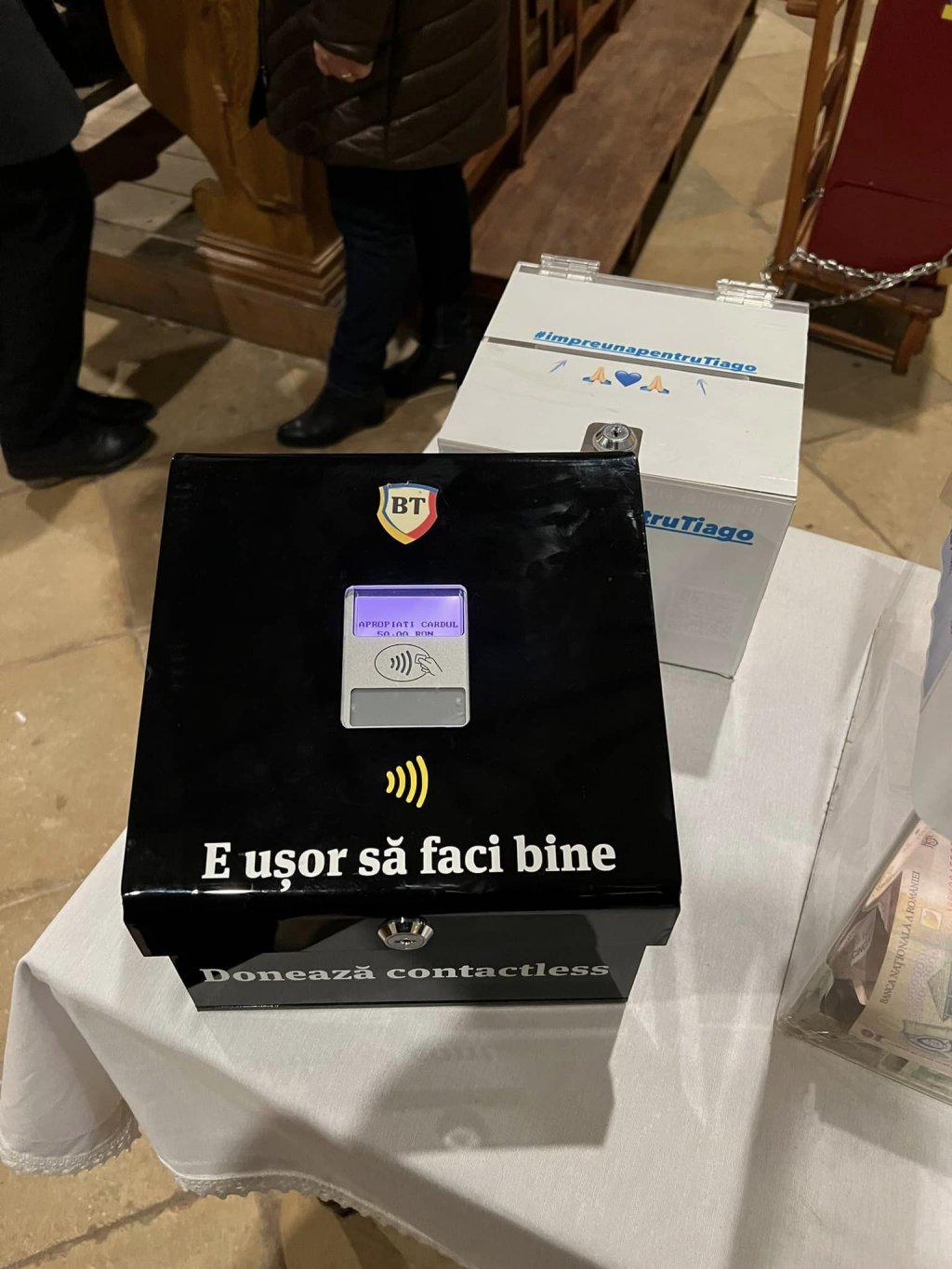 Cutia milei cu POS la o biserică din Cluj-Napoca